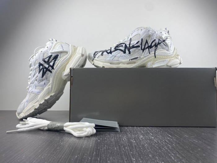 Balenciaga Runner Graffiti BCR024
