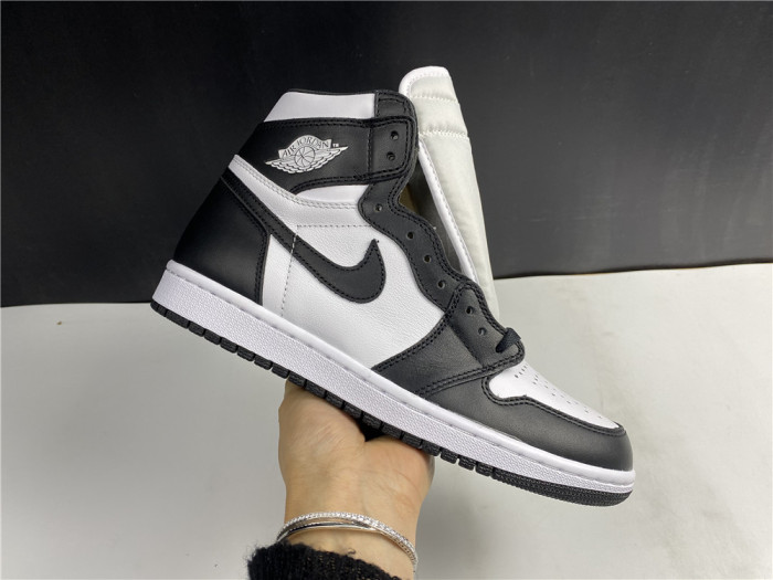 jordan 1 retro black white 555088-010