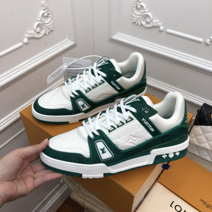 2022 l**is V*t*n lv trainer 2526