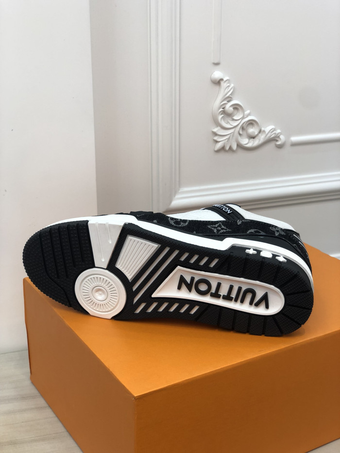 2022 l**is V*t*n lv trainer 2525