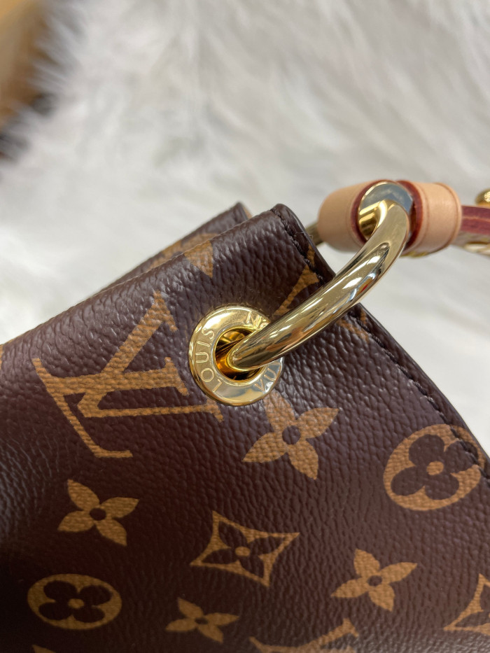 l**is V*t*n tote graceful pm m43701